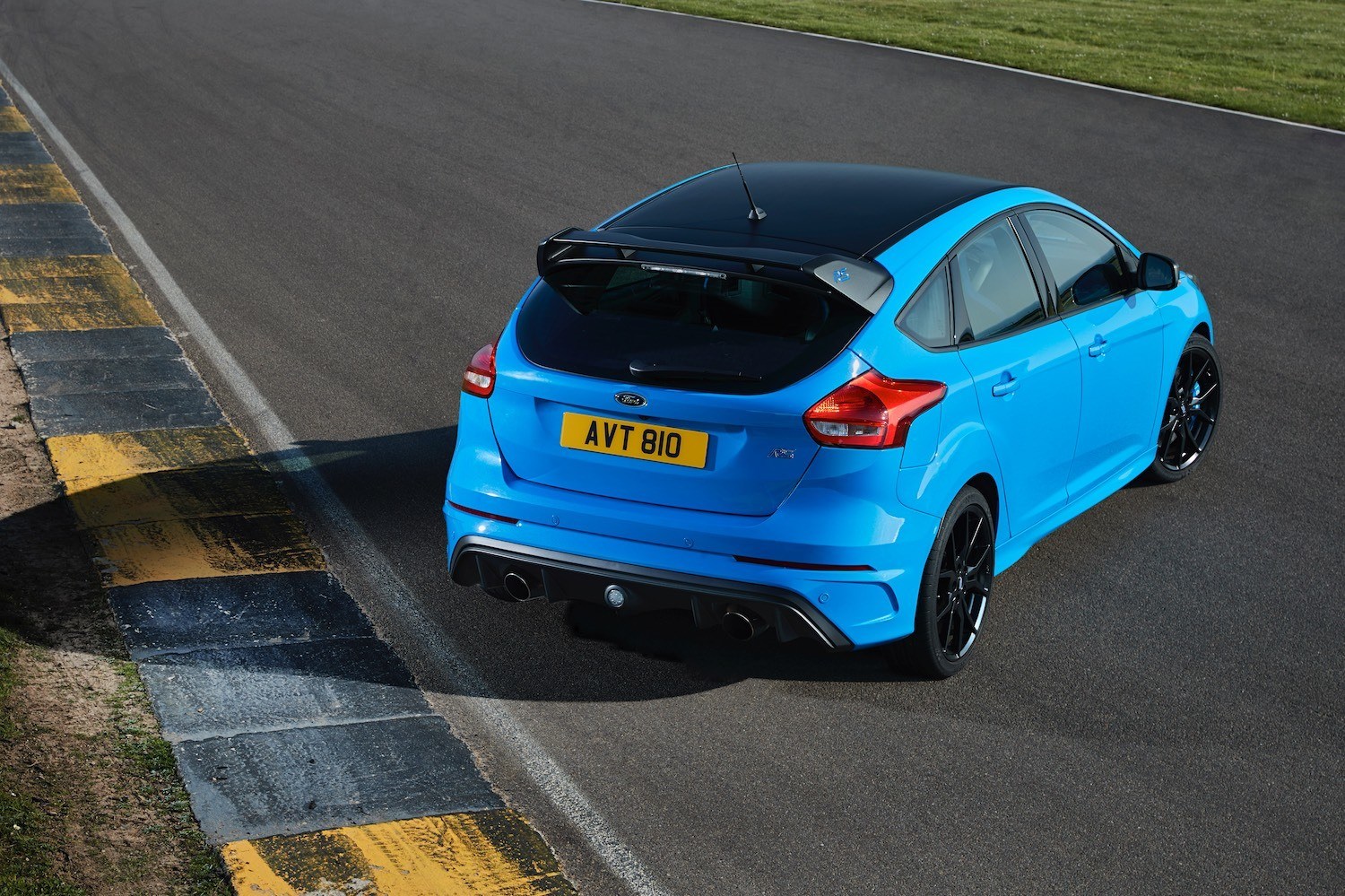 Neil Lyndon reviews the 2017 Ford Focus RS Mountune for Drive 4