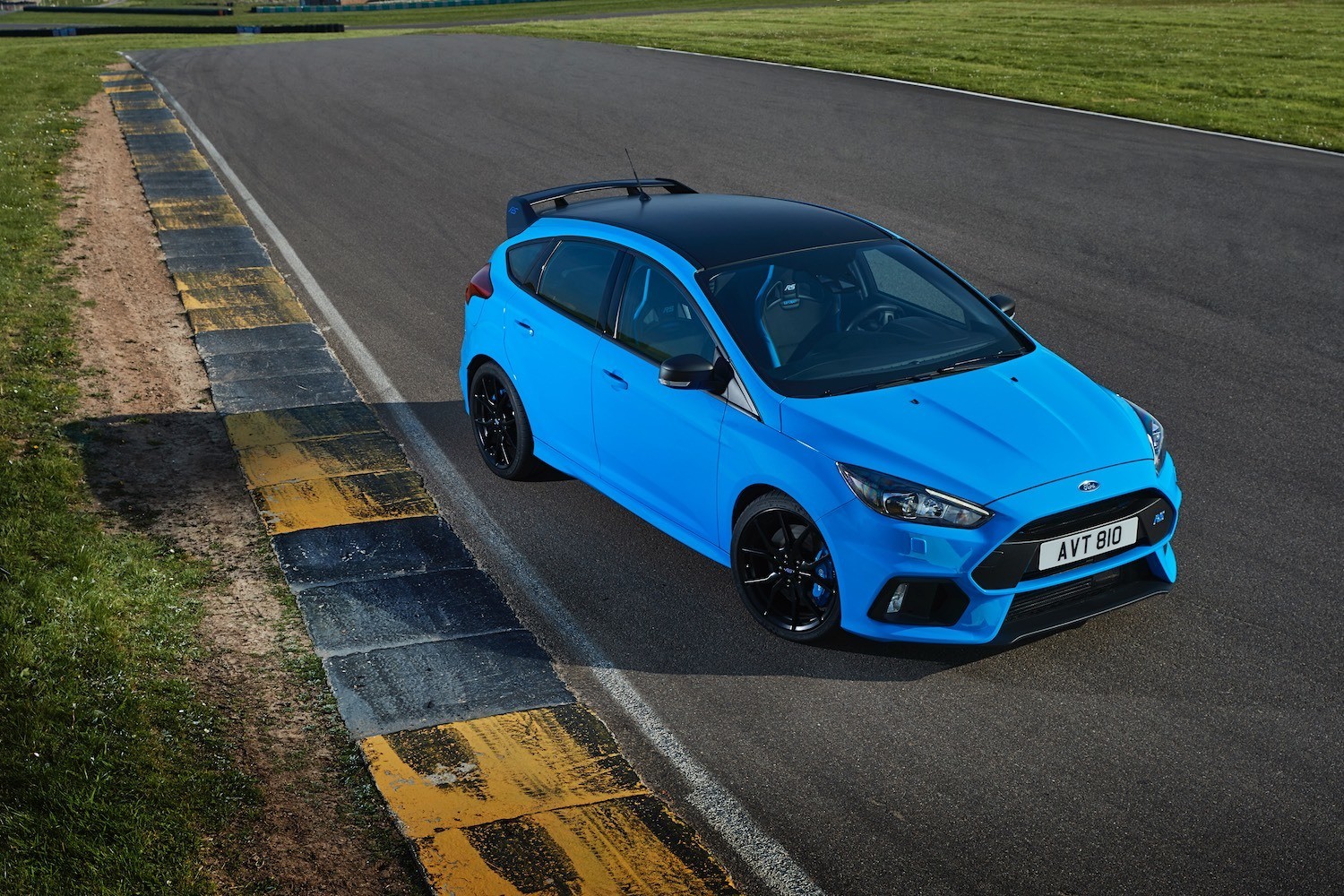 Neil Lyndon reviews the 2017 Ford Focus RS Mountune for Drive 6