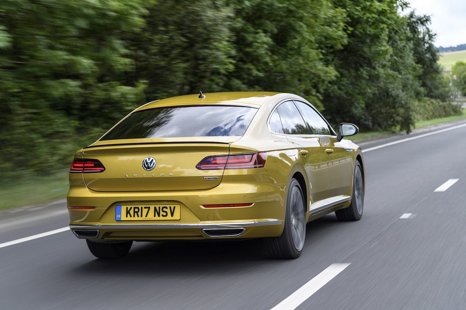 Neil Lyndon reviews the Volkswagen Arteon for Drive from the UK Launch 13