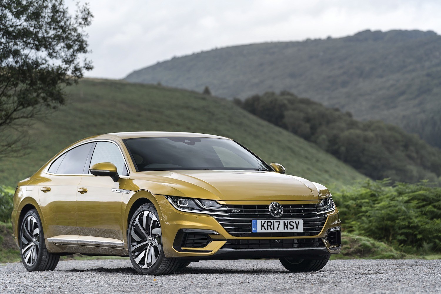 Neil Lyndon reviews the Volkswagen Arteon for Drive from the UK Launch 2