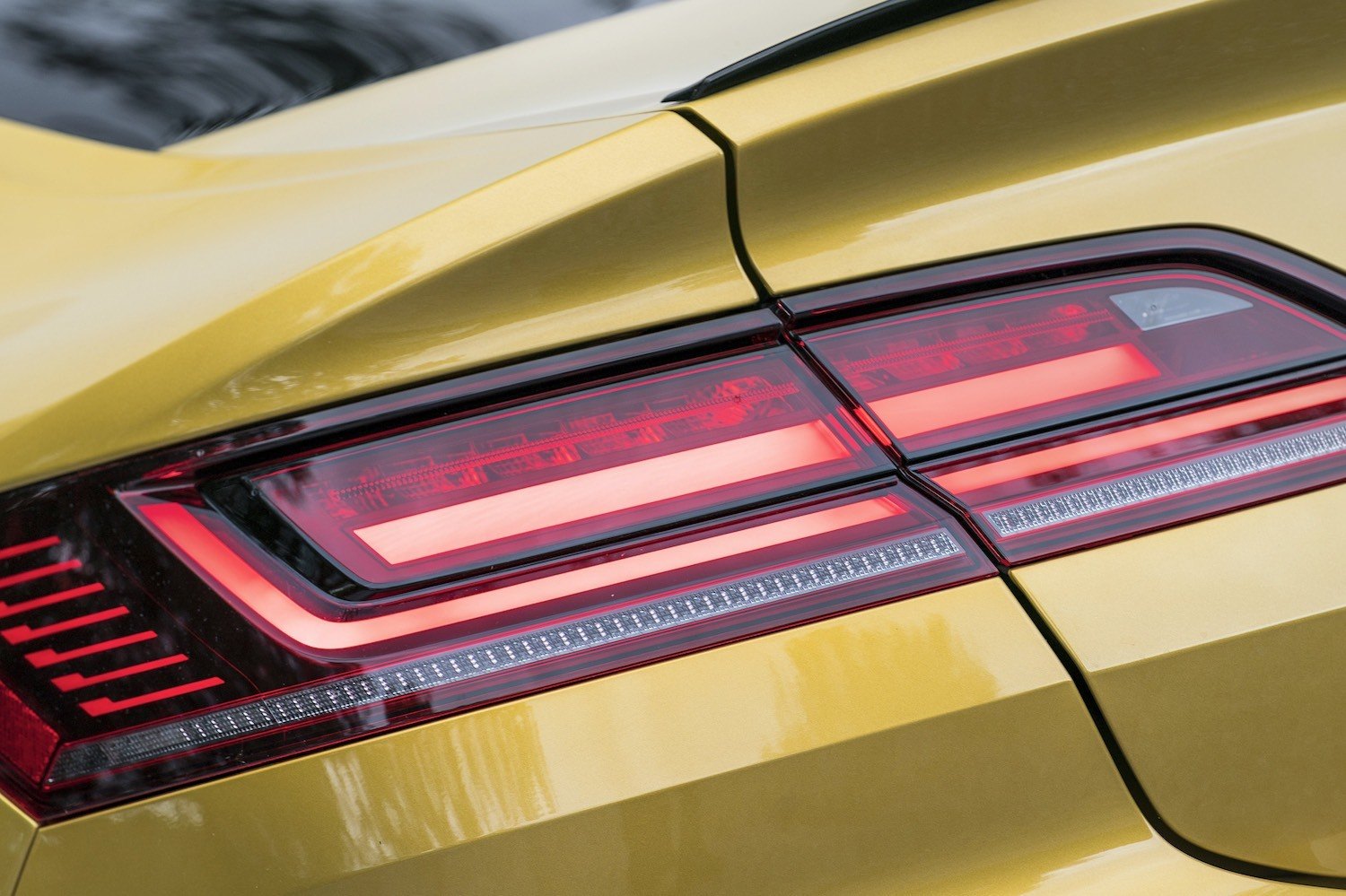 Neil Lyndon reviews the Volkswagen Arteon for Drive from the UK Launch 28
