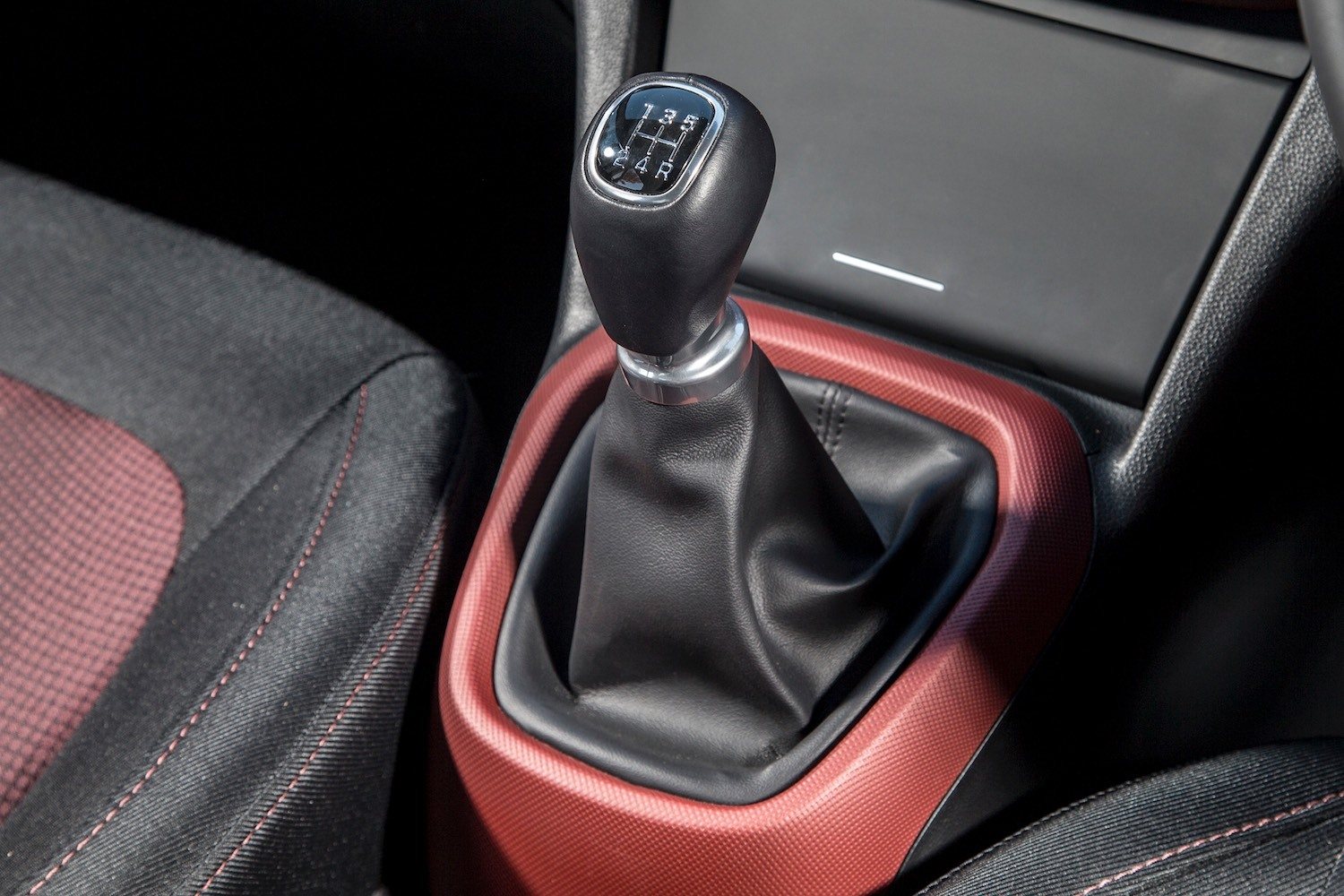 Neil Lyndon reviews Hyundai i10 Premium SE for Drive 16
