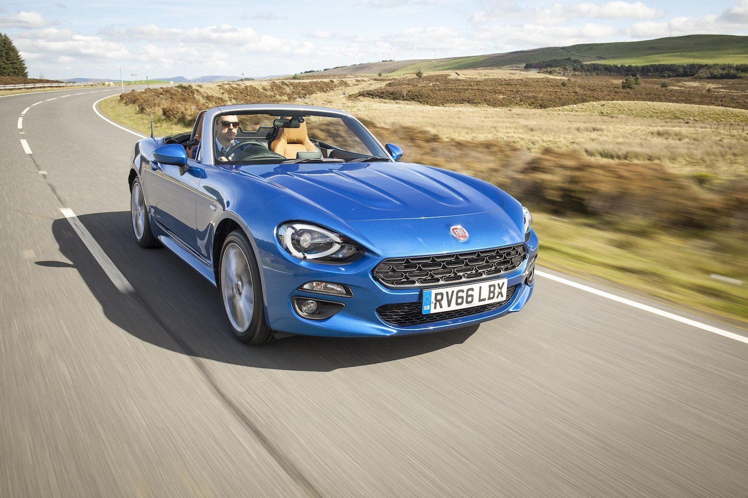 Neil Lyndon reviews the Fiat 124 Spider Lusso Plus for Drive 6