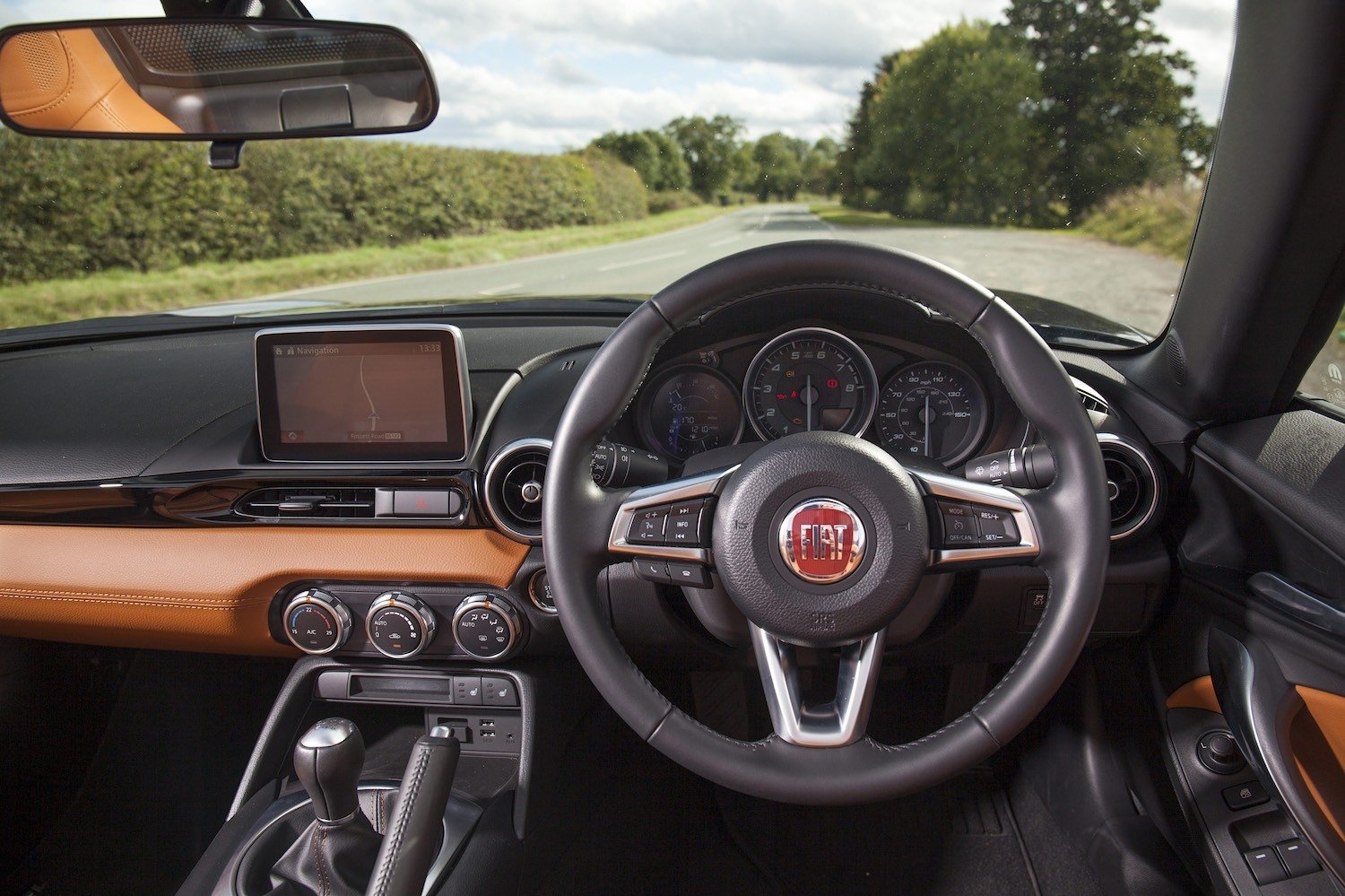 Neil Lyndon reviews the Fiat 124 Spider Lusso Plus for Drive 7