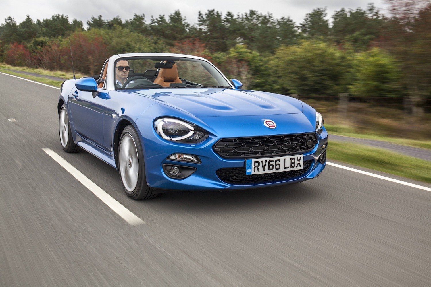 Neil Lyndon reviews the Fiat 124 Spider Lusso Plus for Drive 9