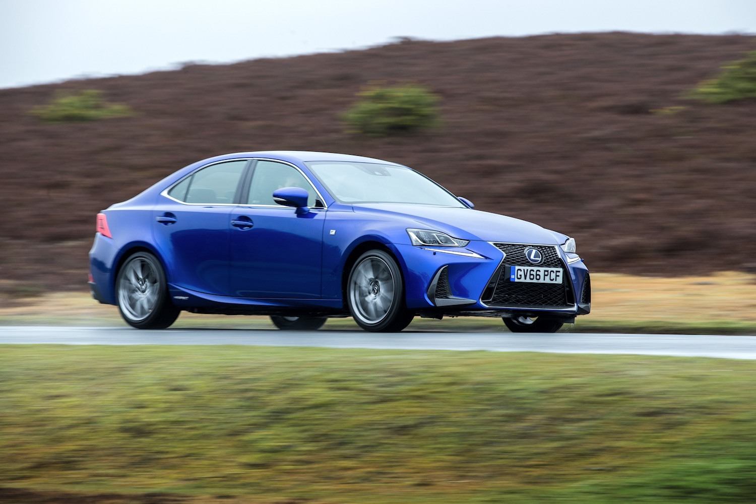 Neil Lyndon reviews the Lexus IS300h for Drive 1
