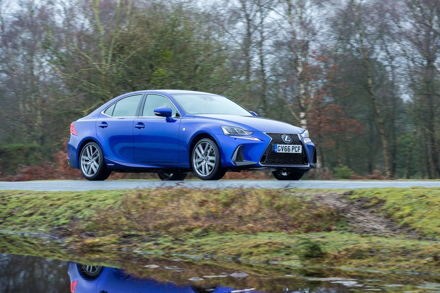 Neil Lyndon reviews the Lexus IS300h for Drive 2