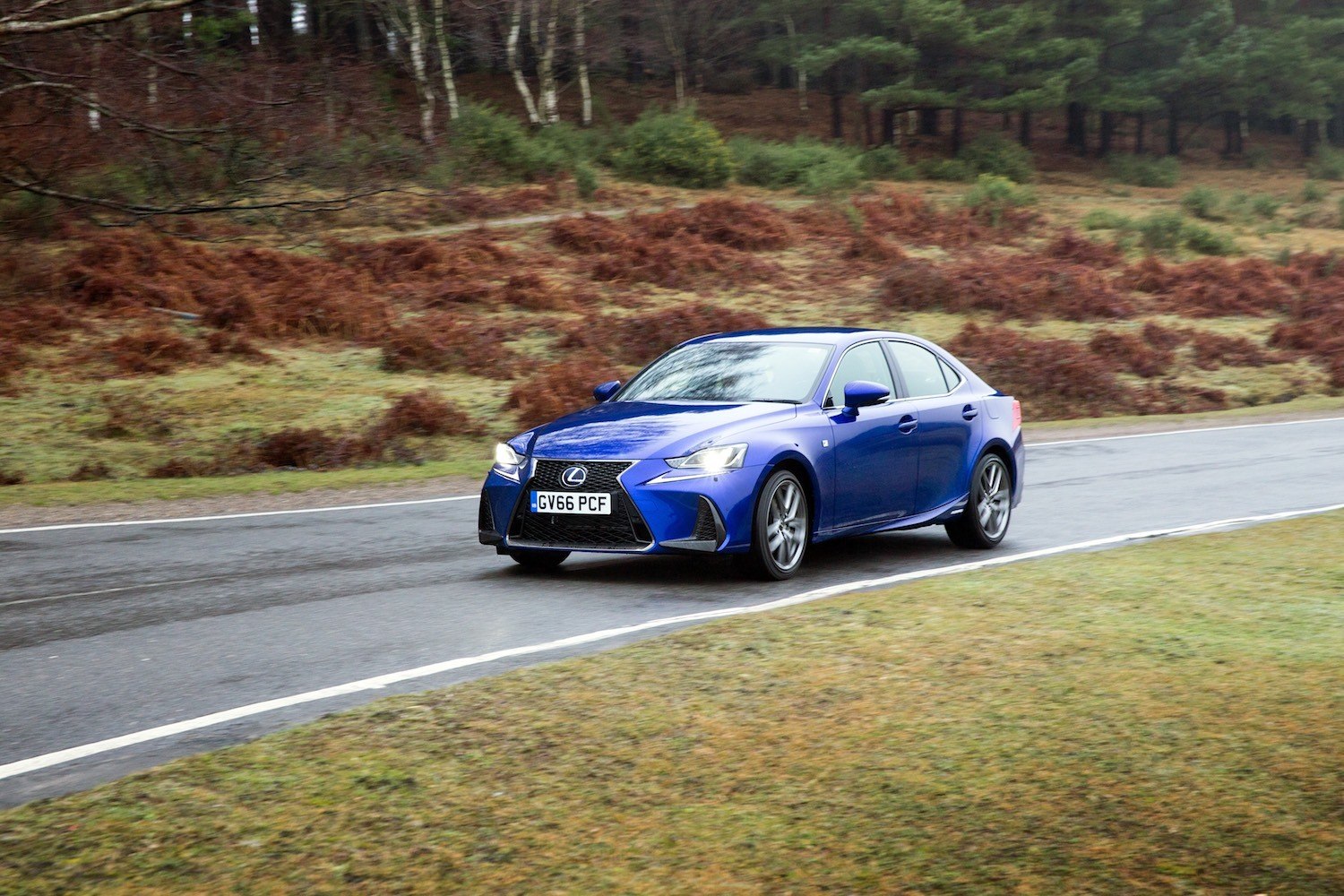 Neil Lyndon reviews the Lexus IS300h for Drive 5
