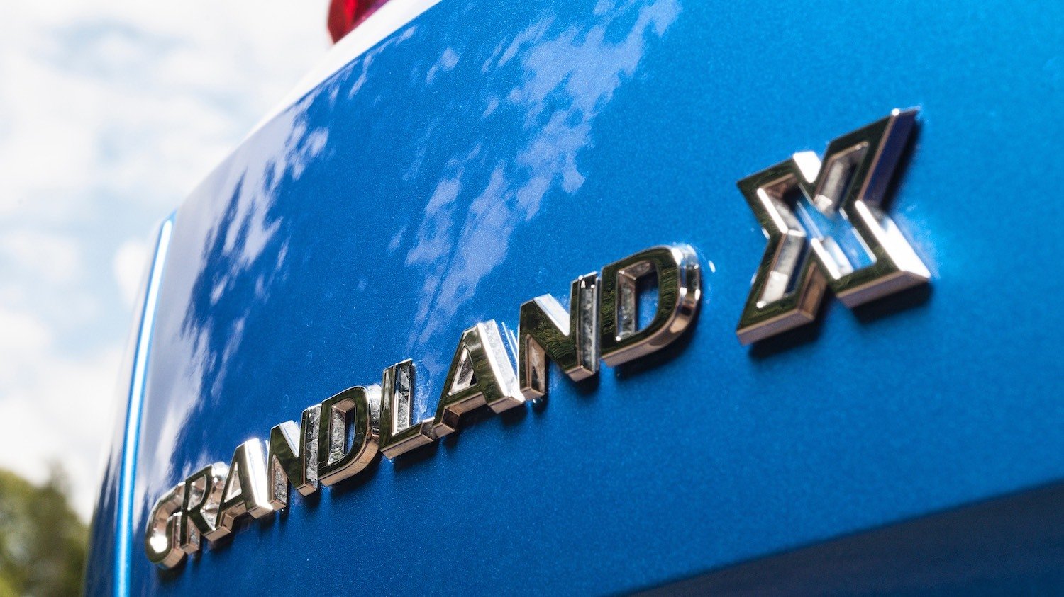 Tom Scanlan reviews the Vauxhall Grandland X SUV for Drive 7