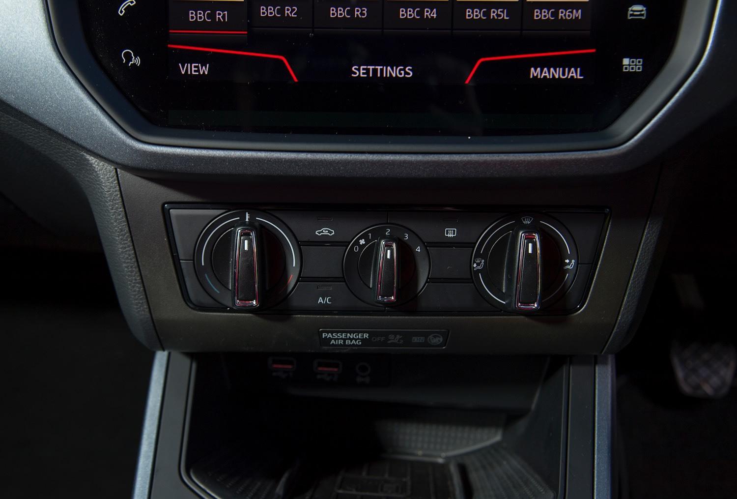 Tom Scanlan reviews the SEAT Arona SE Technology for Drive 14