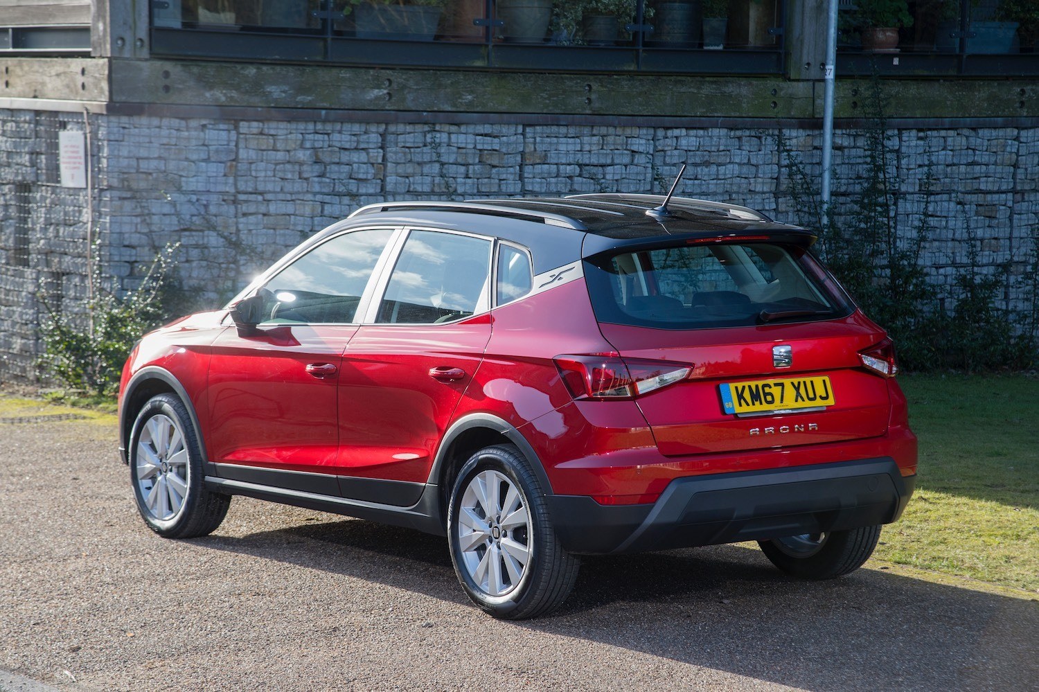Tom Scanlan reviews the SEAT Arona SE Technology for Drive 8