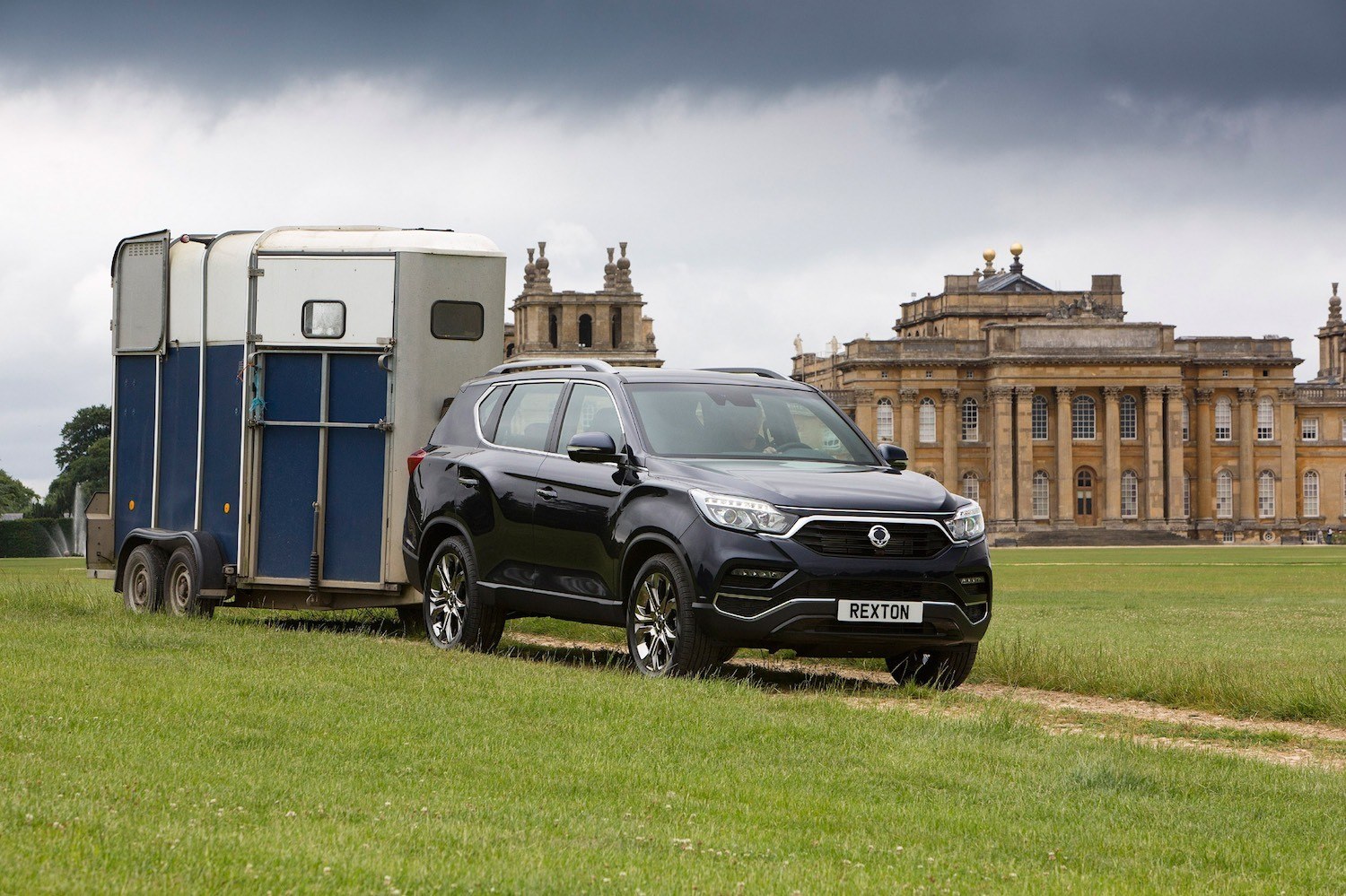 Tom Scanlan reviews the All-New SsangYong Rexton Ultimate 4×4 for Drive 15