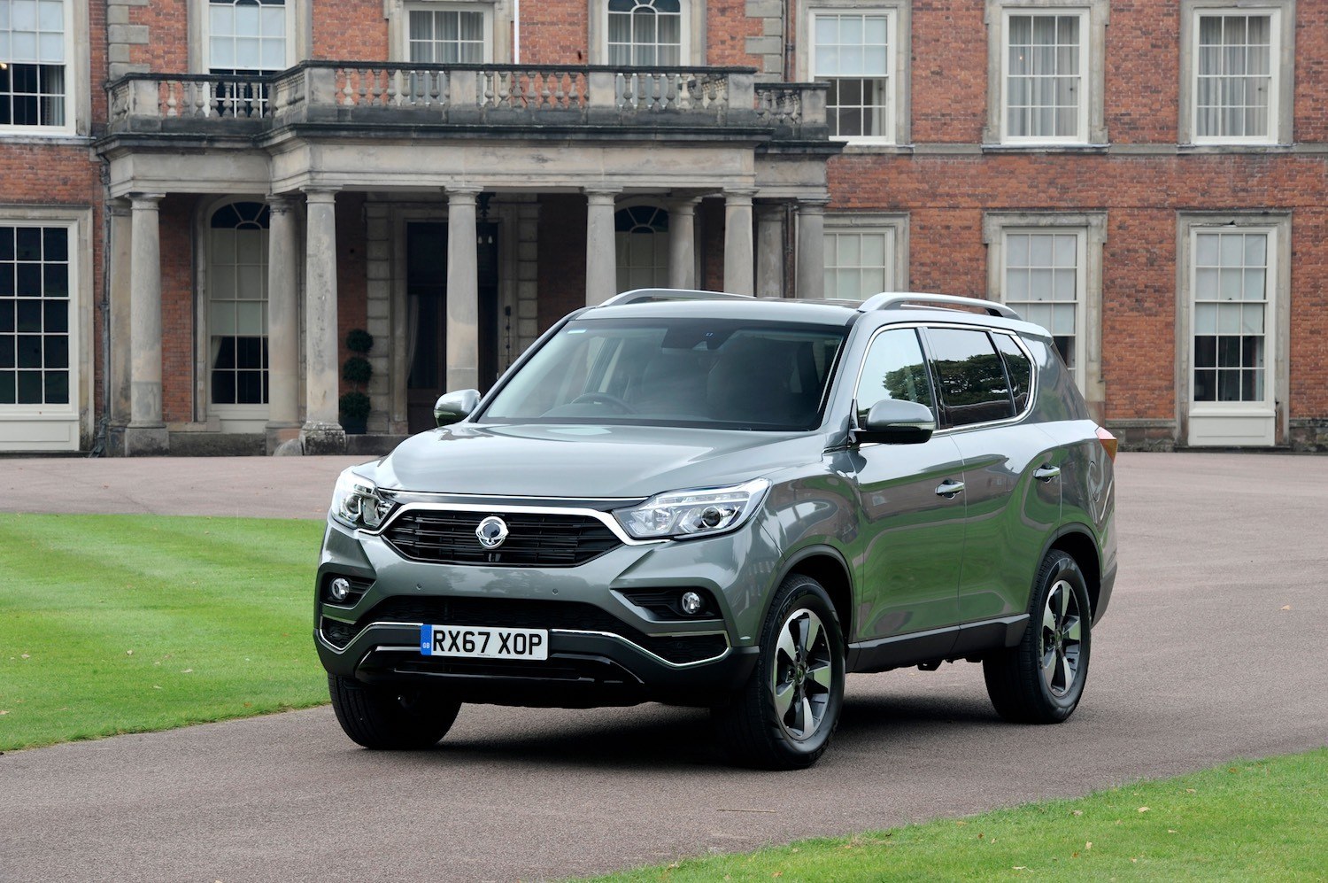 Tom Scanlan reviews the All-New SsangYong Rexton Ultimate 4×4 for Drive 2
