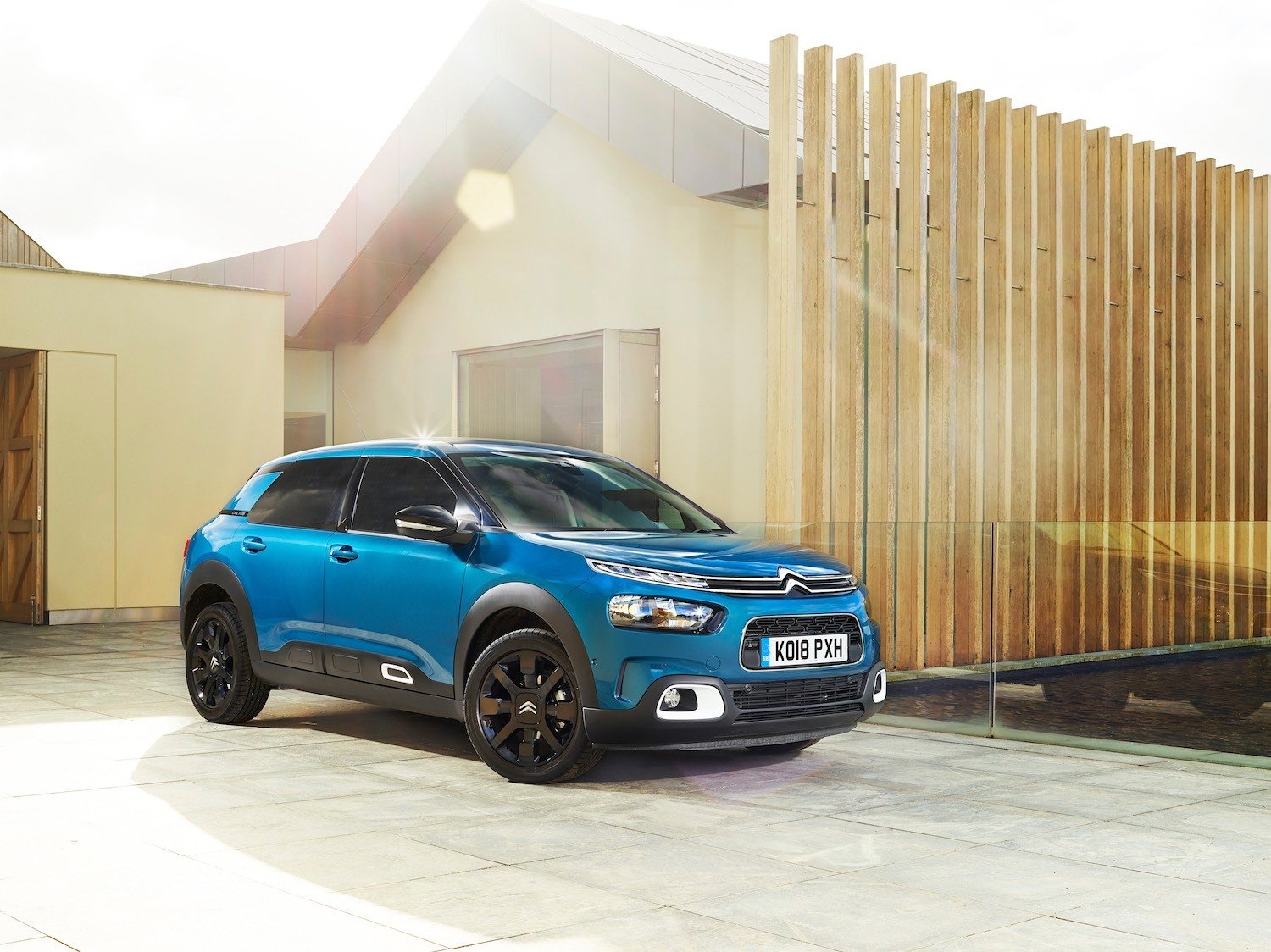 Tom Scanlan reviews the New Citroen Cactus for Drive 1