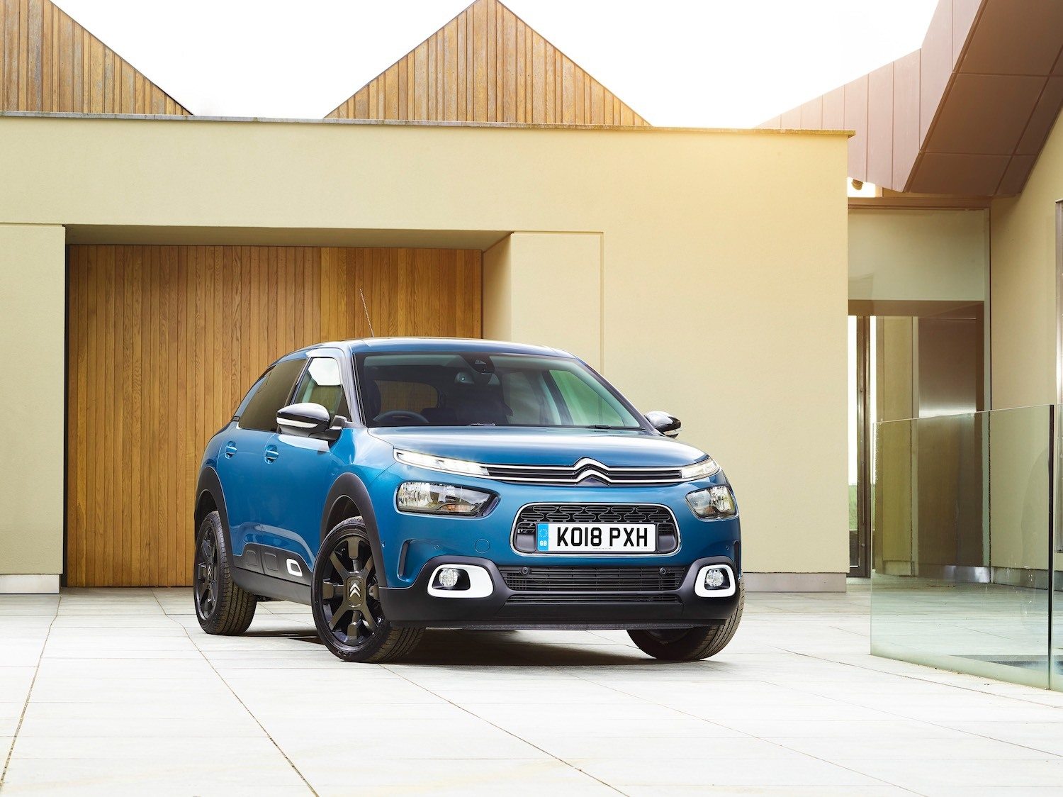 Tom Scanlan reviews the New Citroen Cactus for Drive 3