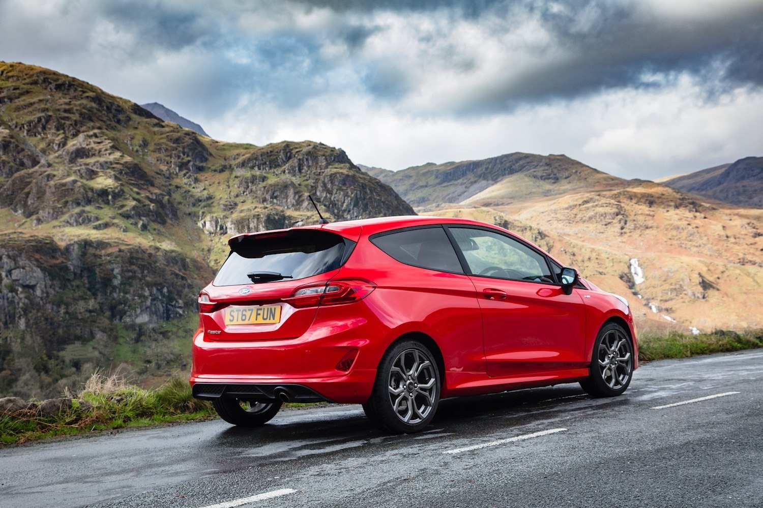 Neil Lyndon drives the All-New Ford Fiesta ST-Line 18