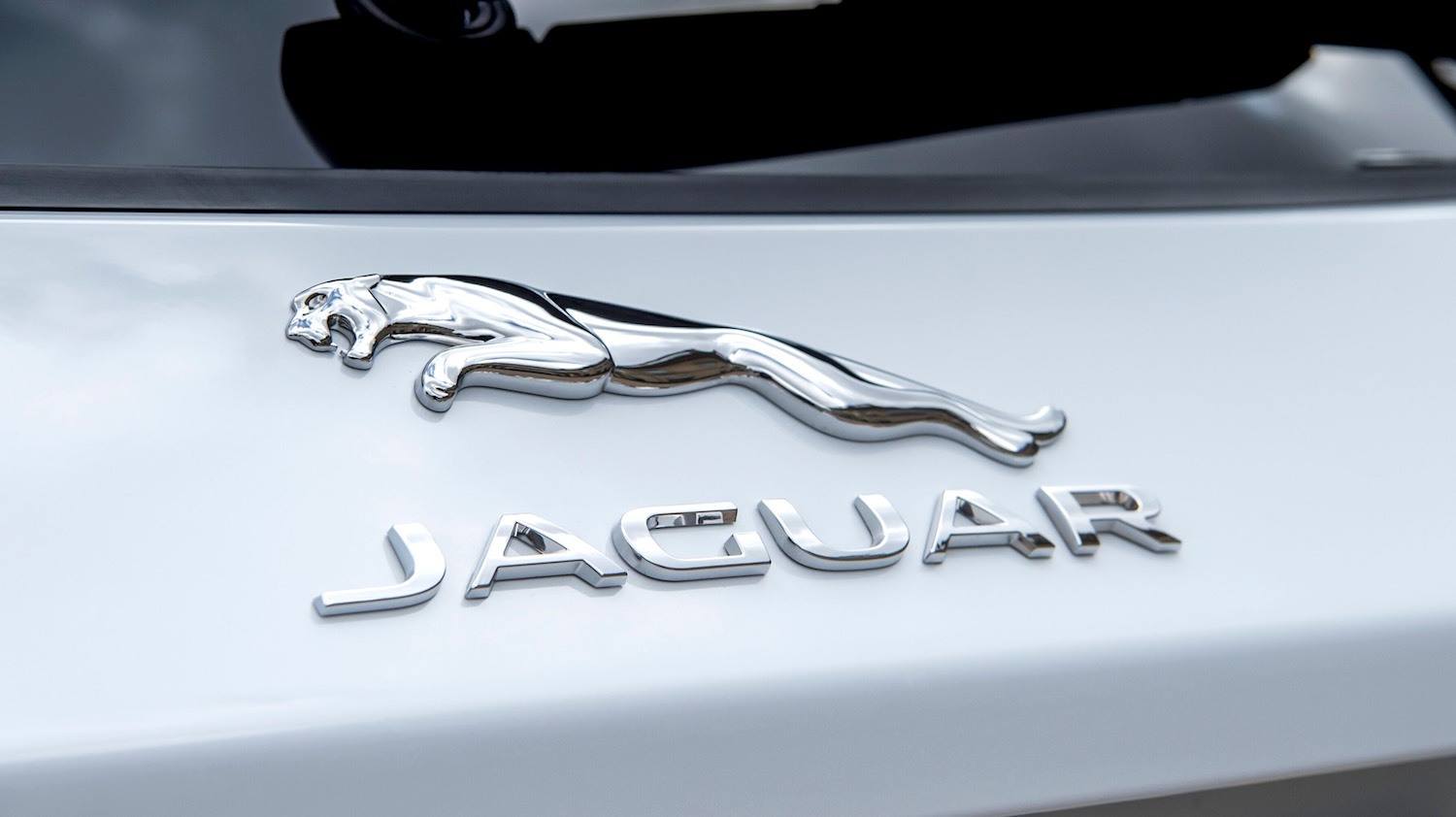 Tom Scanlan reviews the All New Jaguar E-Pace 150 14