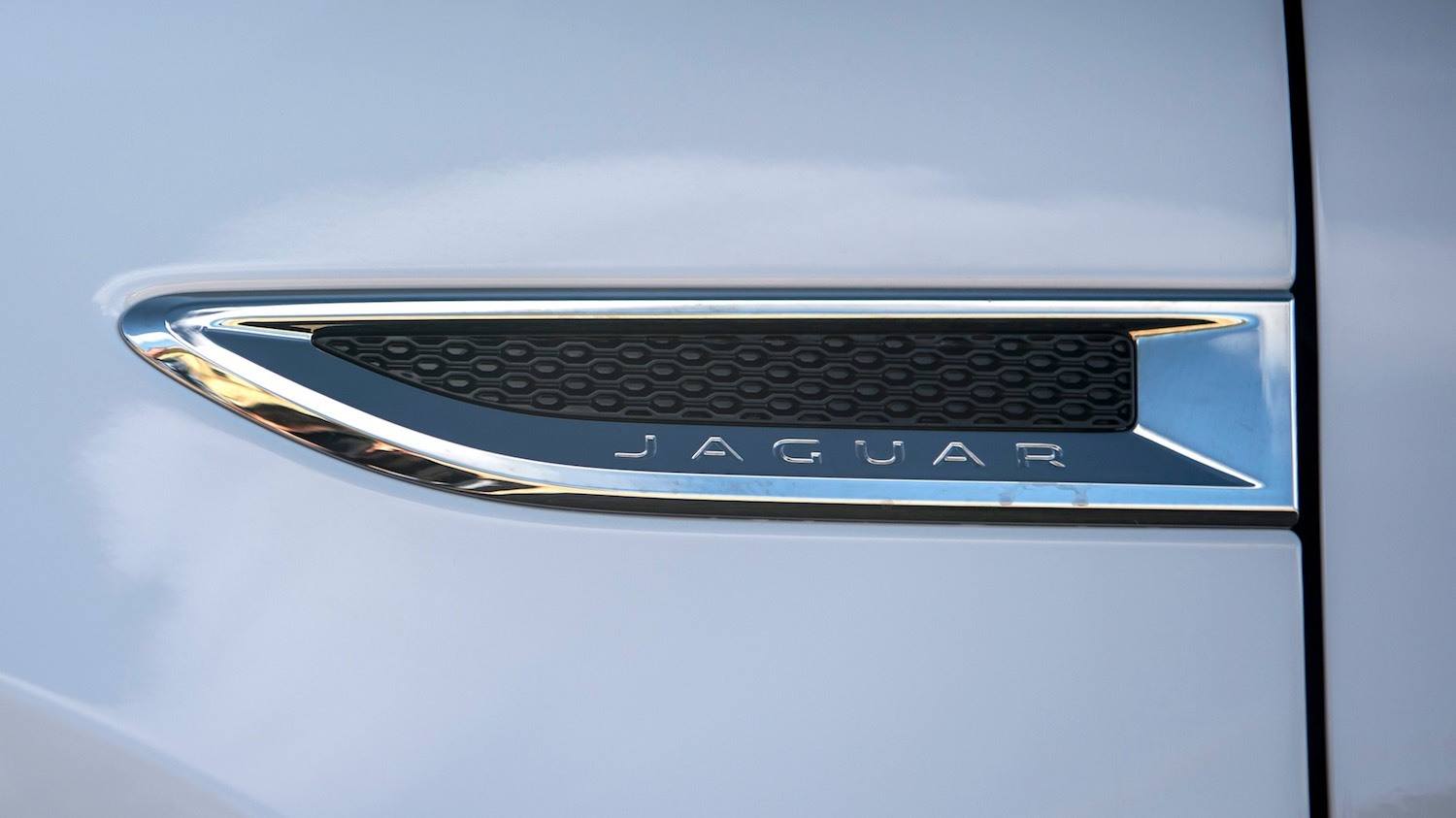 Tom Scanlan reviews the All New Jaguar E-Pace 150 18