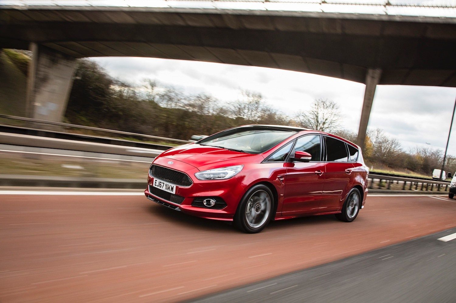 Neil Lyndon reviews the Ford S-Max for Drive 1