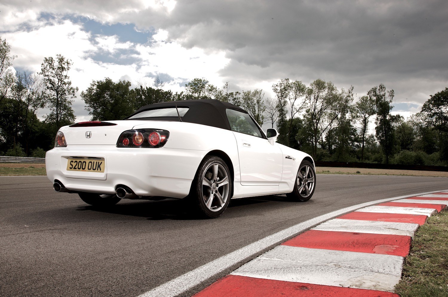 Drive Co Uk Honda S2000 The Iconic Retro Roadster Classic Cars