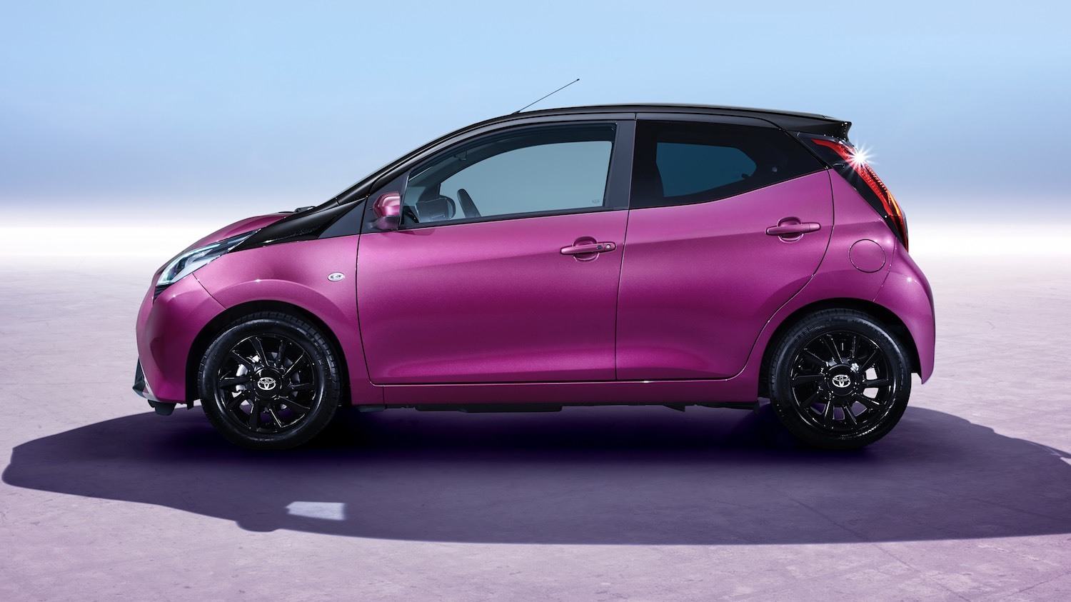 Tim Barnes-Clay Carwrite-ups reviews the New Toyota Aygo 2018 4