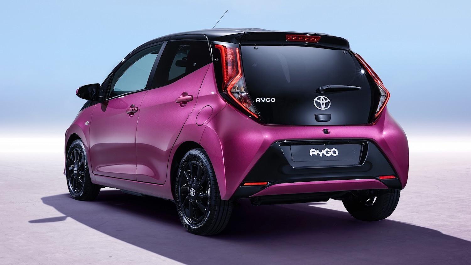 https://www.drive.co.uk/wp-content/uploads/2018/06/Tim-Barnes-Clay-Carwrite-ups-reviews-the-New-Toyota-Aygo-2018-5.jpg