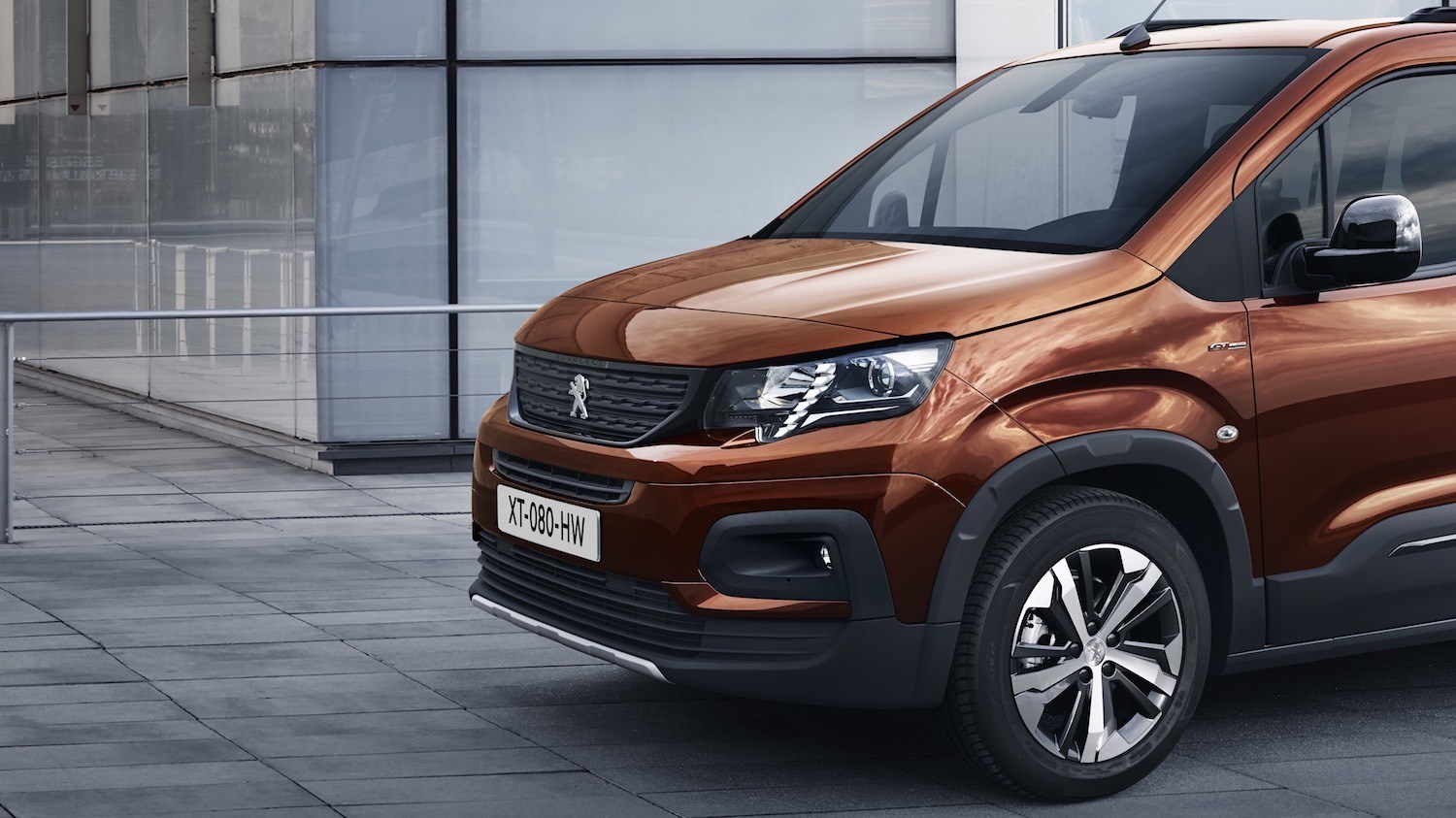 Tim Barnes-Clay reviews the Peugeot Rifter from the European Launch 5