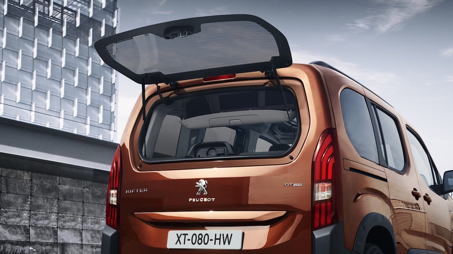 Tim Barnes-Clay reviews the Peugeot Rifter from the European Launch 8