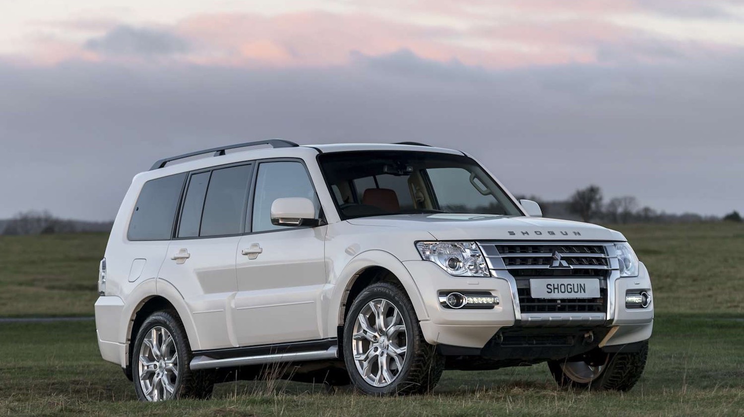 Bill Dent drives the Mitsubishi Shogun for Drive 2