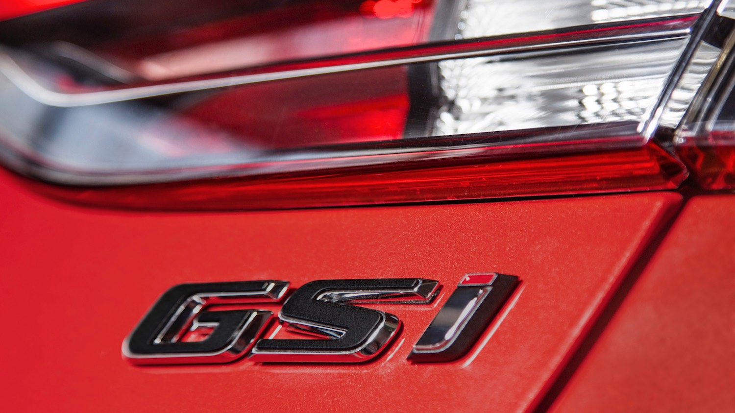Tom Scanlan reviews the Vauxhall Insignia GSi Sportshatch for Drive 4