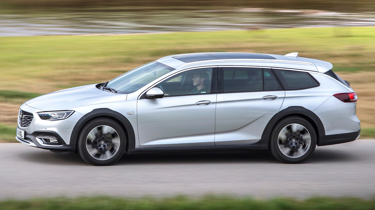 drive-Neil Lyndon reviews the Vauxhall Insignia Country Tourer 10