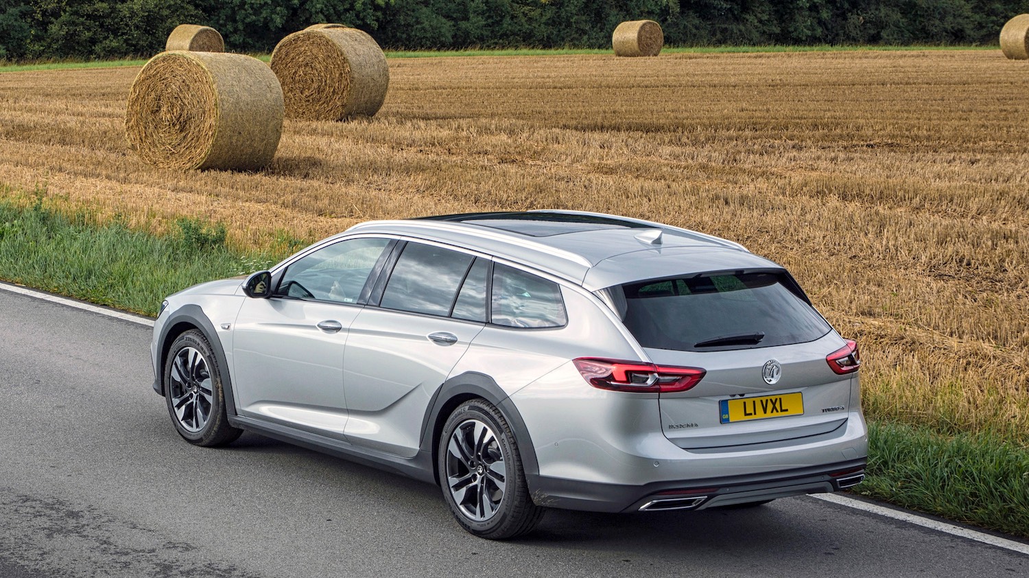 drive-Neil Lyndon reviews the Vauxhall Insignia Country Tourer 12