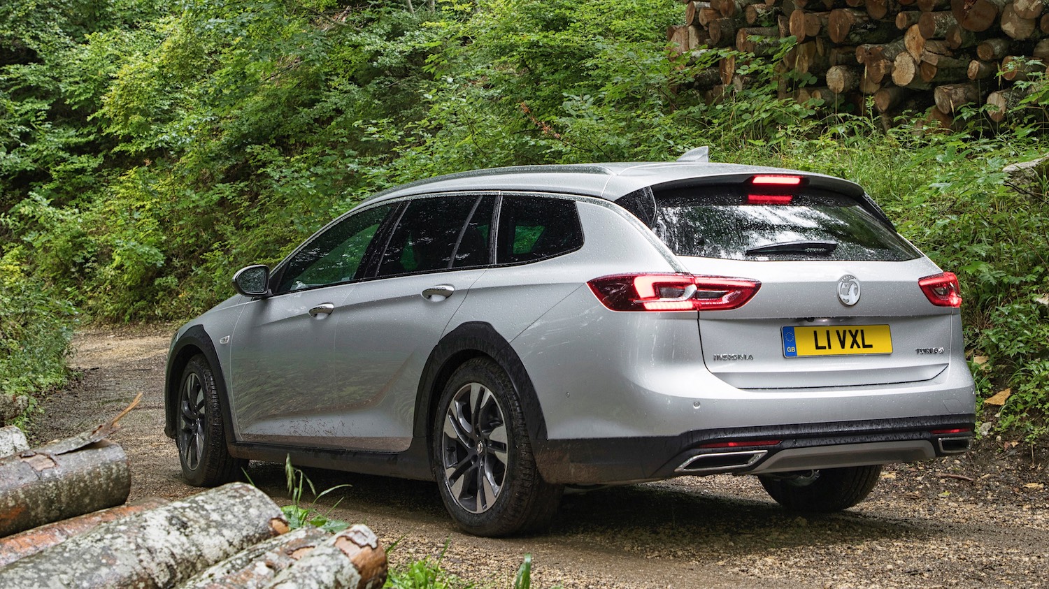 drive-Neil Lyndon reviews the Vauxhall Insignia Country Tourer 5
