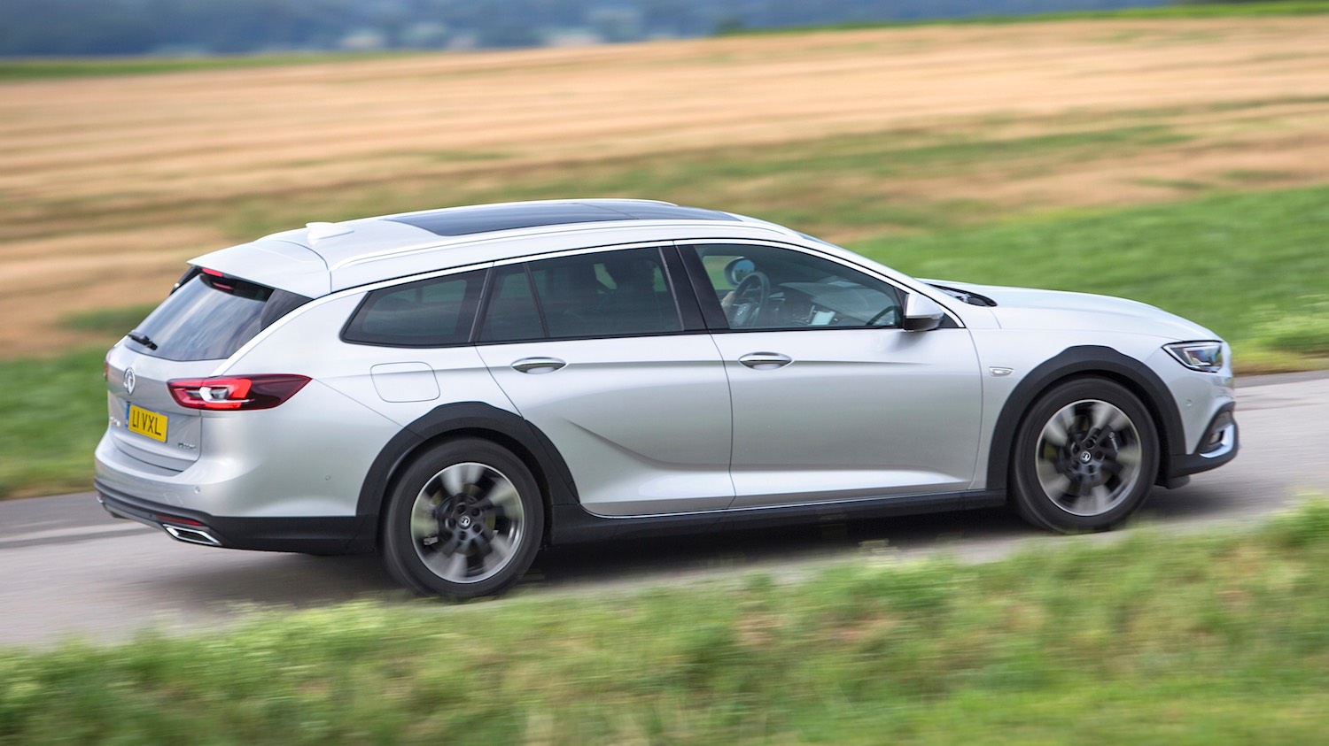 drive-Neil Lyndon reviews the Vauxhall Insignia Country Tourer 8