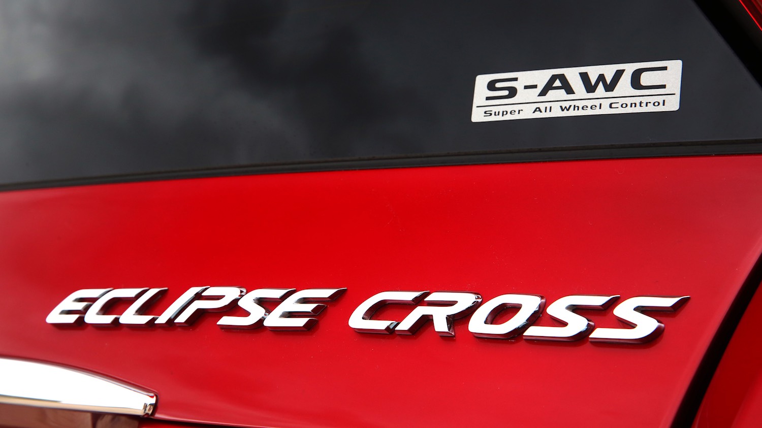 Jonathan Humphrey reviews the Mitsubishi Eclipse Cross SUV for Drive 5