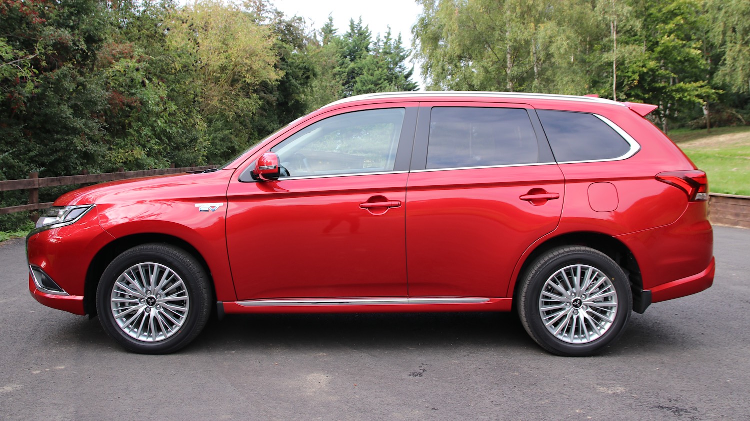 Maggie Barry reviews the latest 2019 Mitsubishi Outlander PHEV 5