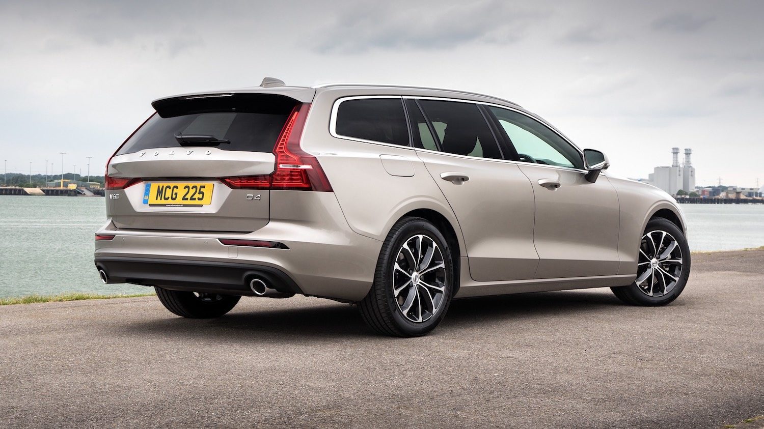 Used Volvo V60 D4 190 R Design Nav Geartronic Auto 5 Doors Estate